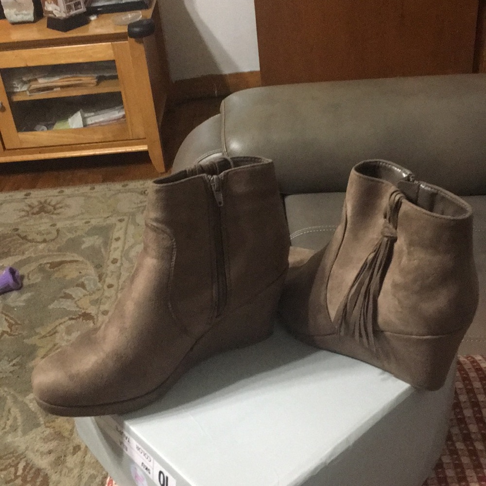 Wedge boots